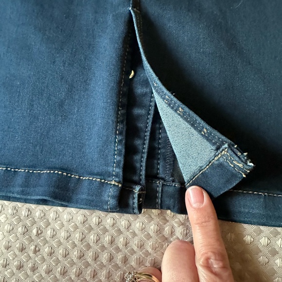 🥰Tribal denim skirt, 8, EUC, buttons up the front, pockets in the front and back - Picture 13 of 16